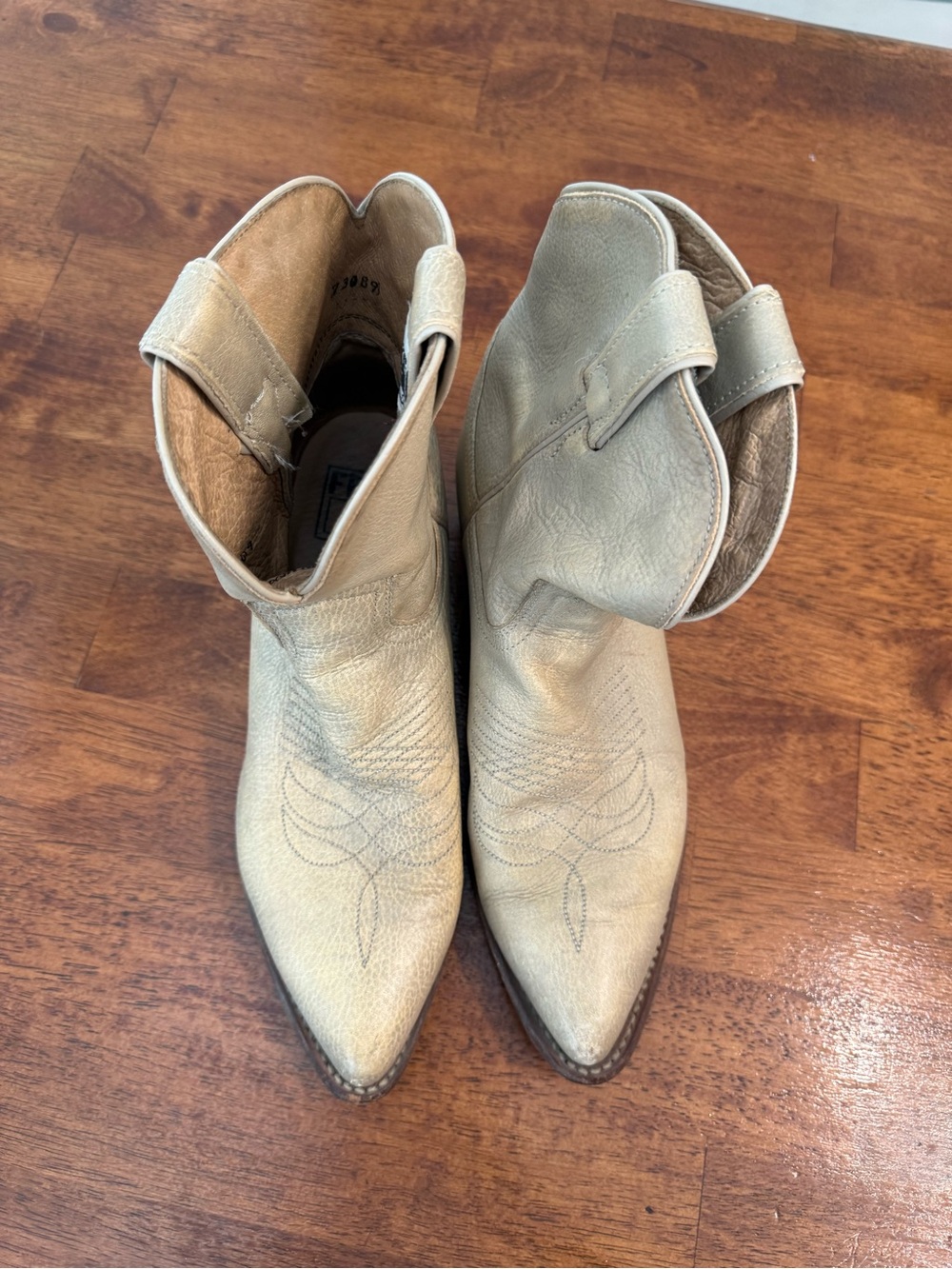 FRYE Billy Short Western Boots Womens Size 9 B Tan Beige Leather Cowboy Ankle - Picture 5 of 14